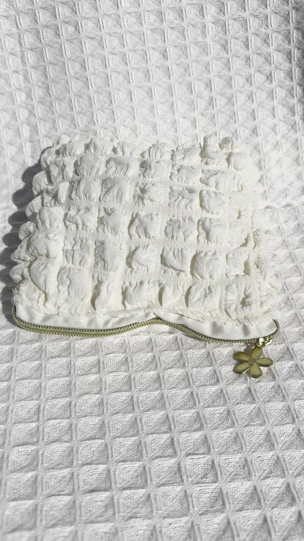 Meikkipussi Fluffy valkoinen 19 x 18cm