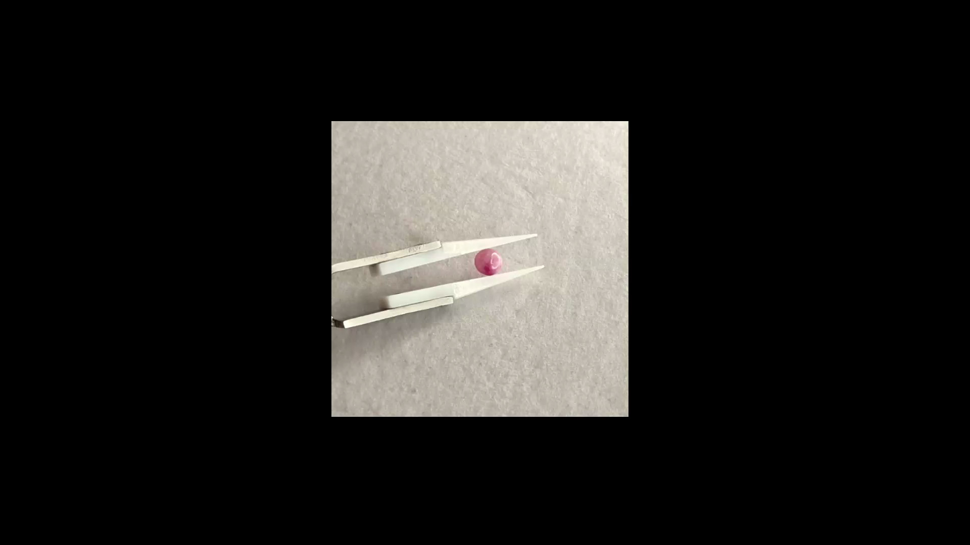 Natural sapphire 1,7ct color enhanced