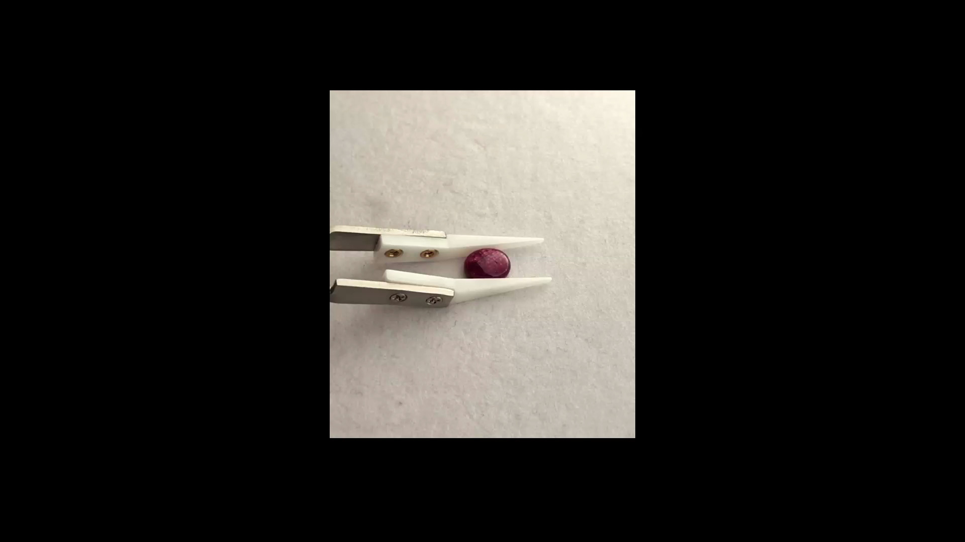 Luonnon safiiri 5,22ct väri käsitelty