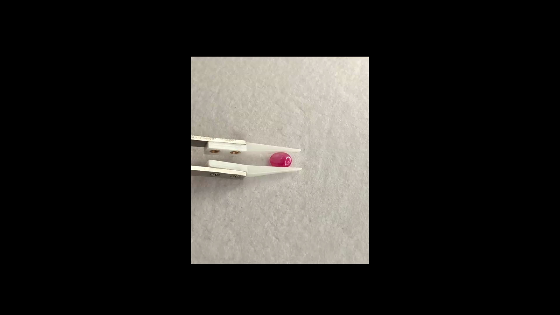 Luonnon safiiri 1,68ct väri käsitelty