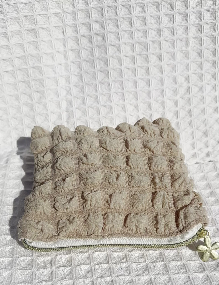 Meikkipussi Fluffy ruskea 19 x 18cm
