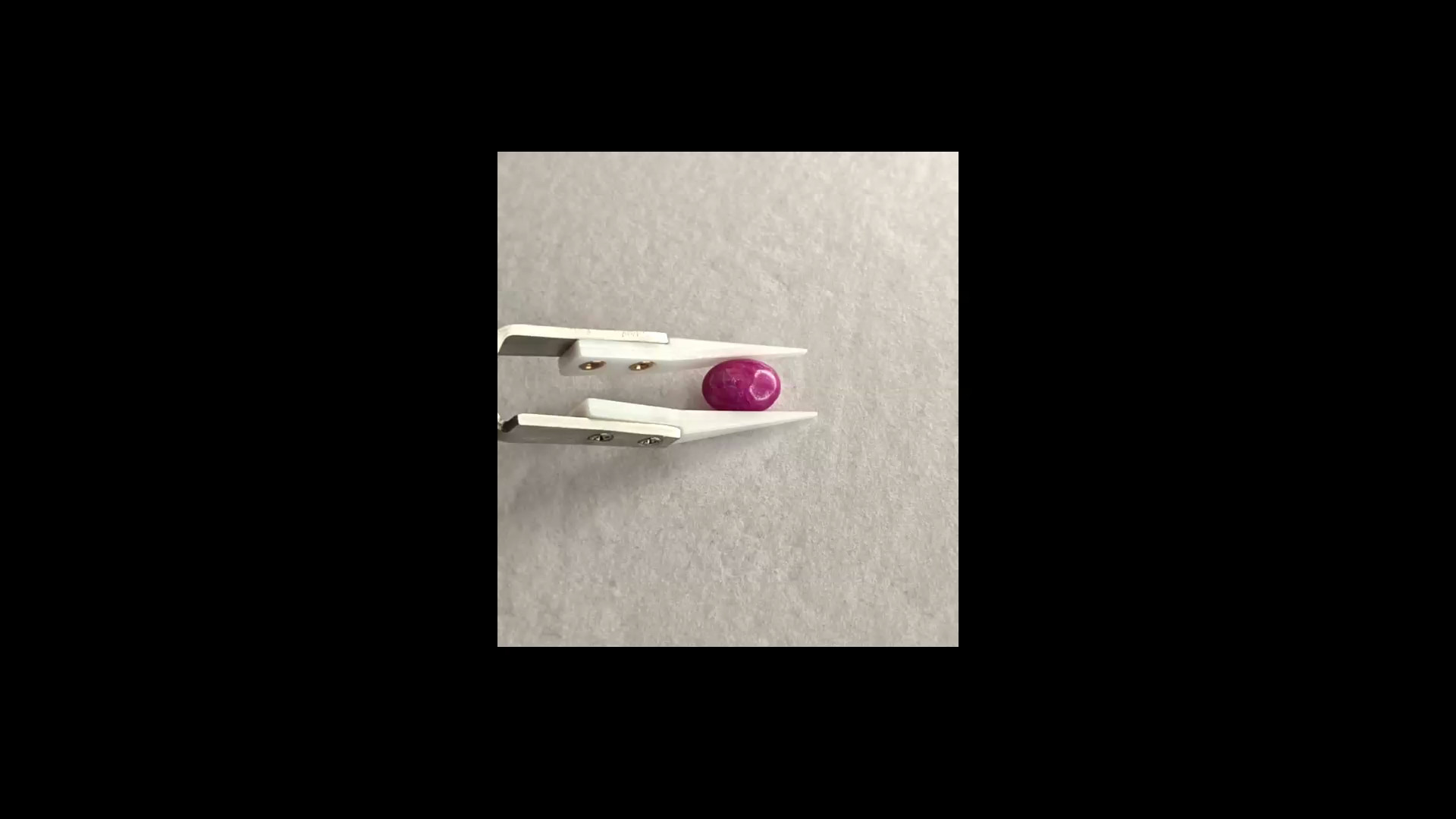 Luonnon safiiri 6,6ct väri käsitelty